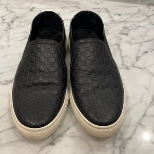 Black leather Gucci sneakers